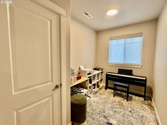 320 OAK St, Florence, OR 97439