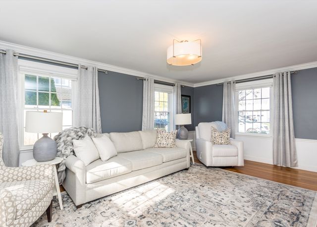 91 Canterbury Road, Waltham, MA 02453