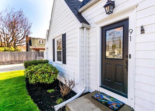 91 Canterbury Road, Waltham, MA 02453