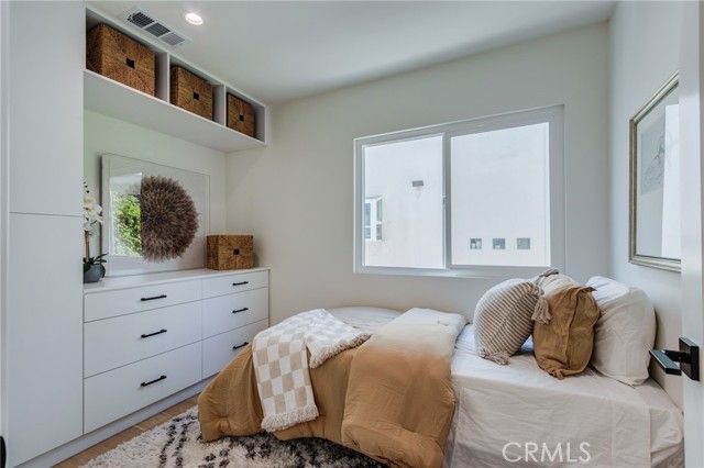 11919 Mayfield 2, Los Angeles, CA 90049