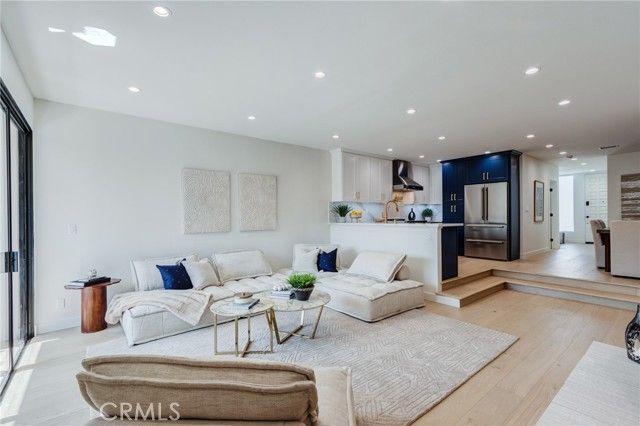 11919 Mayfield 2, Los Angeles, CA 90049