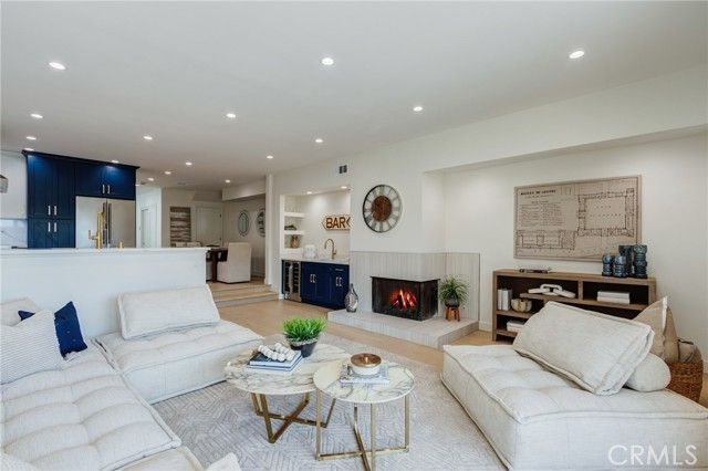 11919 Mayfield 2, Los Angeles, CA 90049