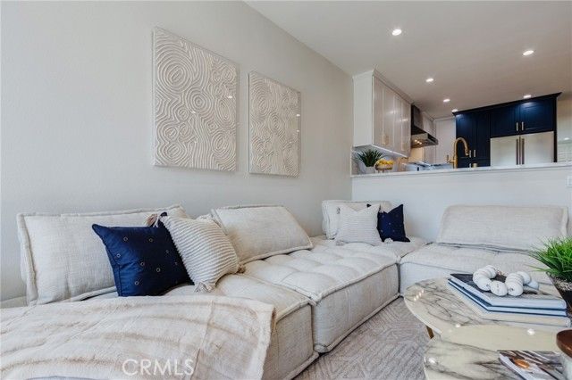 11919 Mayfield 2, Los Angeles, CA 90049