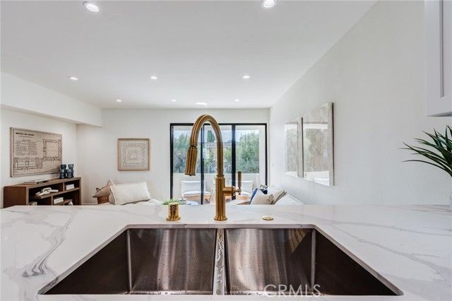 11919 Mayfield 2, Los Angeles, CA 90049