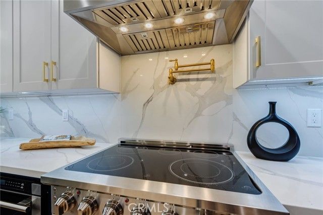 11919 Mayfield 2, Los Angeles, CA 90049