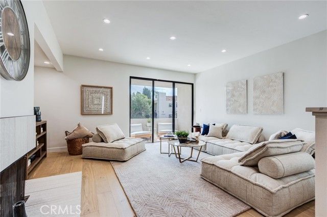 11919 Mayfield 2, Los Angeles, CA 90049