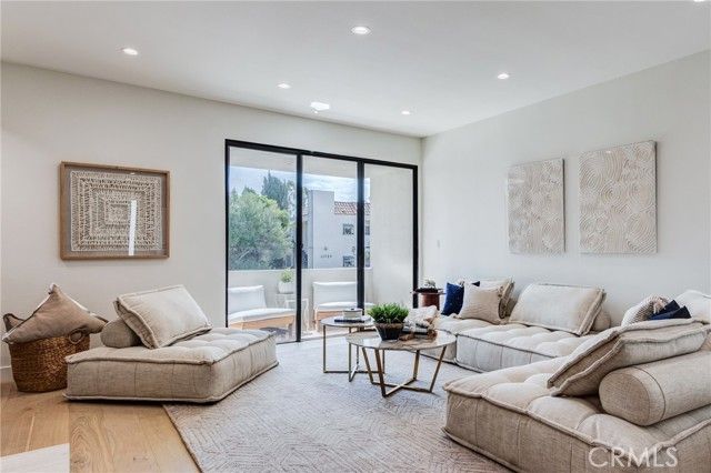 11919 Mayfield 2, Los Angeles, CA 90049