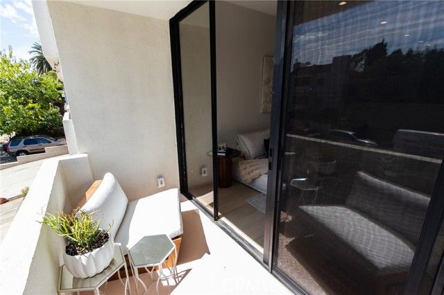 11919 Mayfield 2, Los Angeles, CA 90049