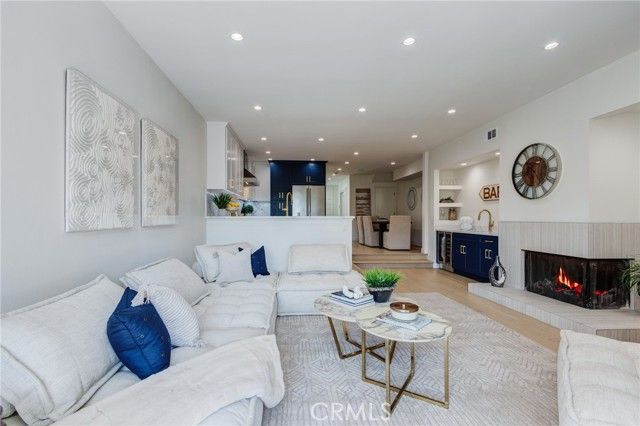 11919 Mayfield 2, Los Angeles, CA 90049