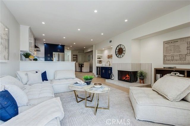 11919 Mayfield 2, Los Angeles, CA 90049