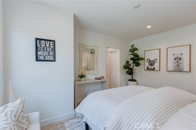 11919 Mayfield 2, Los Angeles, CA 90049
