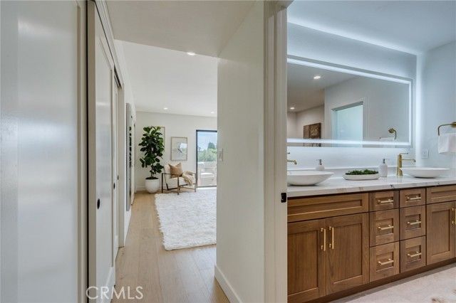 11919 Mayfield 2, Los Angeles, CA 90049