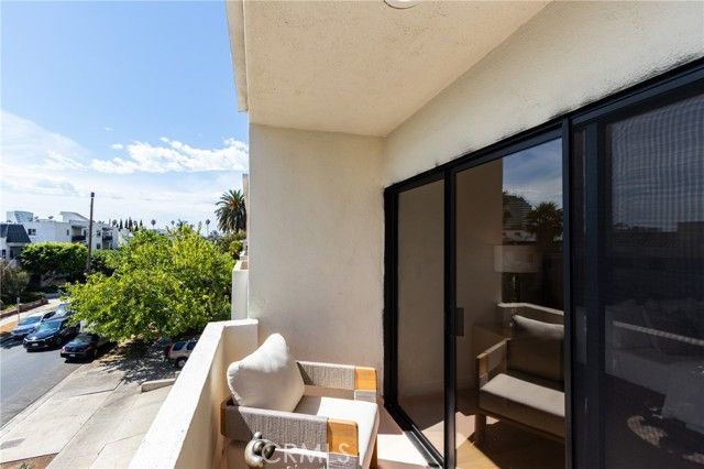 11919 Mayfield 2, Los Angeles, CA 90049