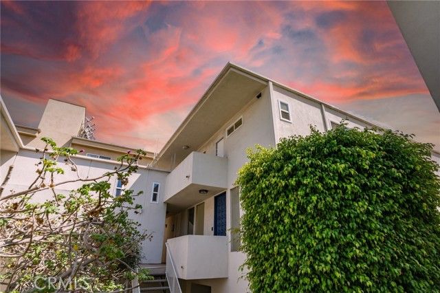 11919 Mayfield 2, Los Angeles, CA 90049