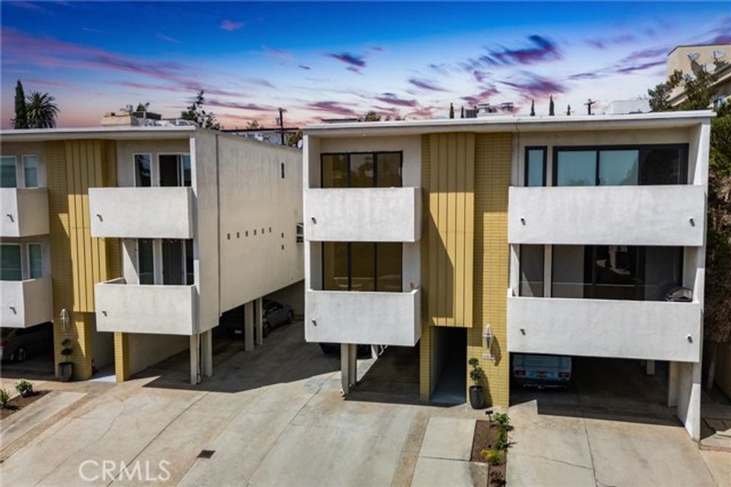 11919 Mayfield 2, Los Angeles, CA 90049