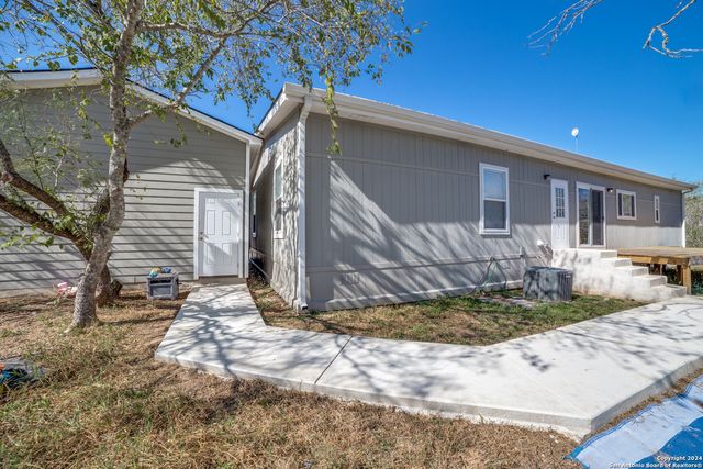 3292 Fm 1784, Pleasanton, TX 78064