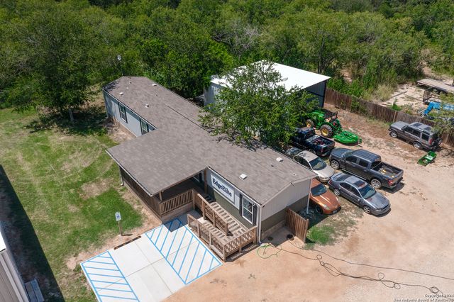 3292 Fm 1784, Pleasanton, TX 78064