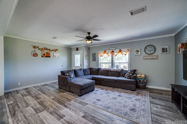 3292 Fm 1784, Pleasanton, TX 78064