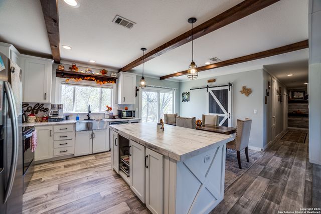 3292 Fm 1784, Pleasanton, TX 78064