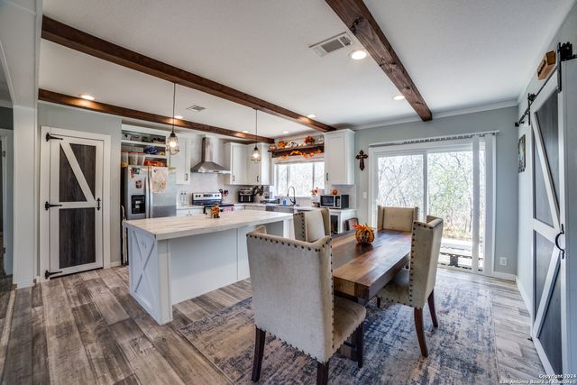 3292 Fm 1784, Pleasanton, TX 78064