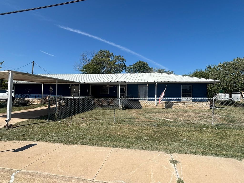 901 N Parks Street, Breckenridge, TX 76424