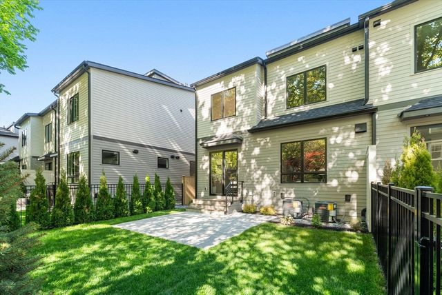 956 Walnut Street 3, Newton, MA 02461