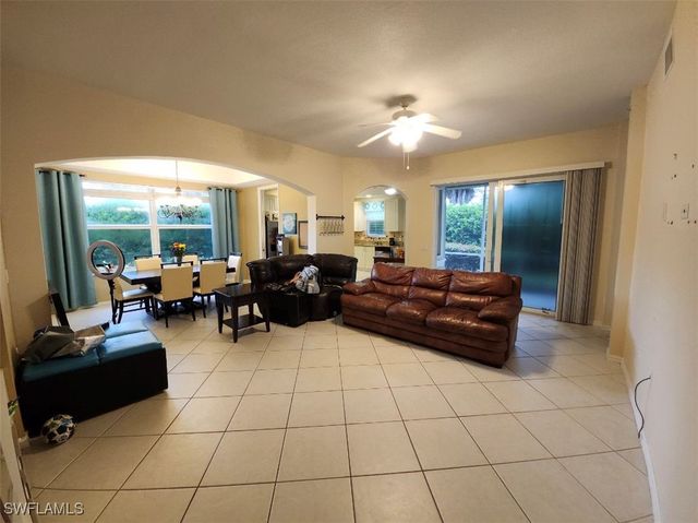 1445 Mariposa CIR 101, Naples, FL 34105
