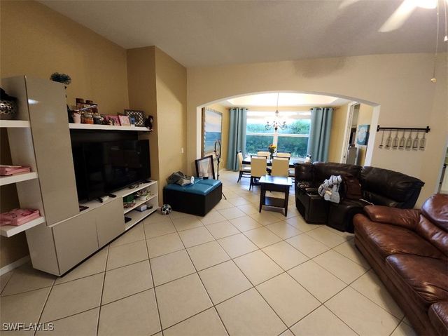 1445 Mariposa CIR 101, Naples, FL 34105