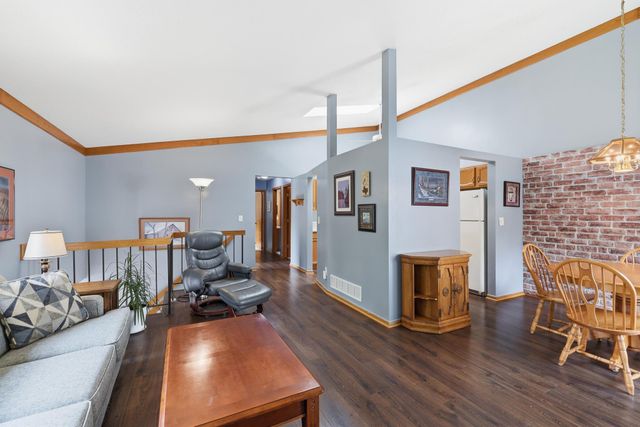 3632 Gershwin Lane N, Oakdale, MN 55128
