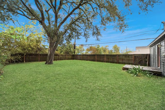 6817 Anderson Street, Texas City, TX 77591