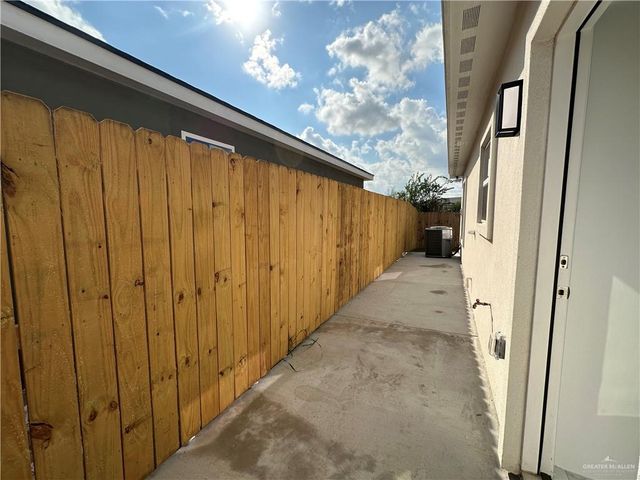 2304 E San Andrea Street 1, Edinburg, TX 78504