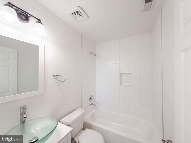 204 N HURON DR, Oxon Hill, MD 20745