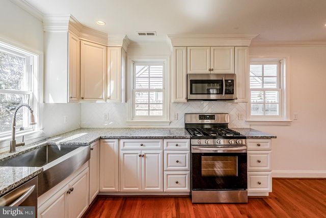 204 N HURON DR, Oxon Hill, MD 20745