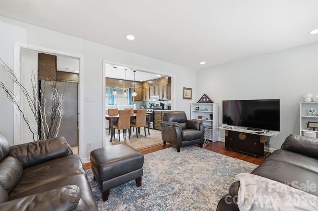 324 17th Avenue NE, Hickory, NC 28601