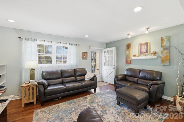 324 17th Avenue NE, Hickory, NC 28601