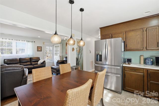 324 17th Avenue NE, Hickory, NC 28601