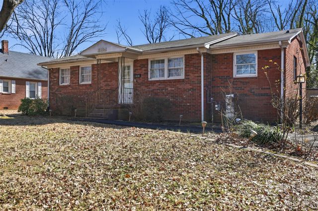 324 17th Avenue NE, Hickory, NC 28601