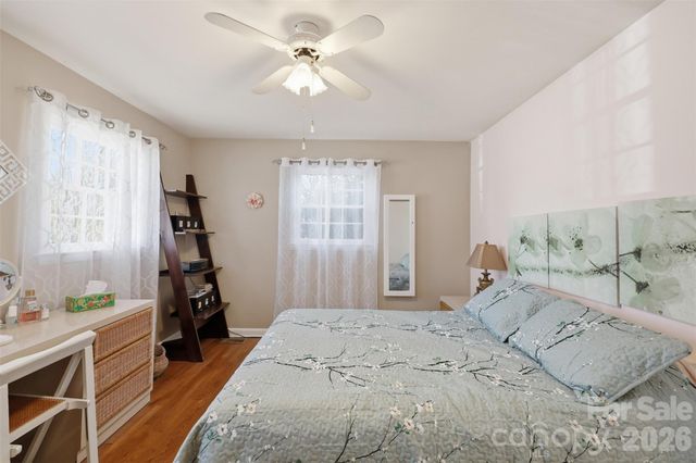 324 17th Avenue NE, Hickory, NC 28601