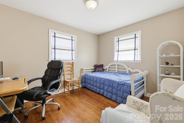 324 17th Avenue NE, Hickory, NC 28601