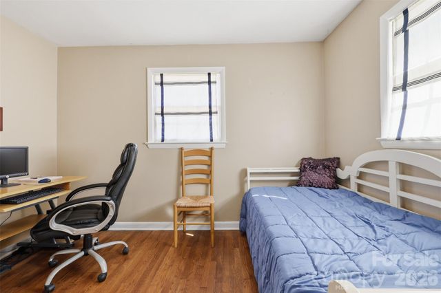 324 17th Avenue NE, Hickory, NC 28601