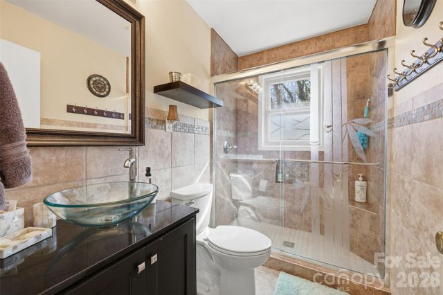 324 17th Avenue NE, Hickory, NC 28601