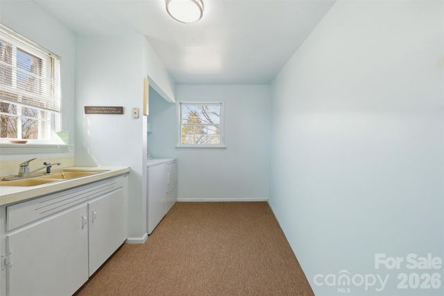 324 17th Avenue NE, Hickory, NC 28601