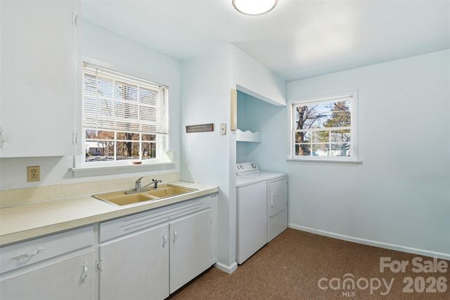 324 17th Avenue NE, Hickory, NC 28601