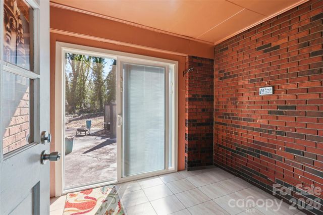 324 17th Avenue NE, Hickory, NC 28601