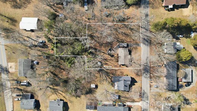 324 17th Avenue NE, Hickory, NC 28601
