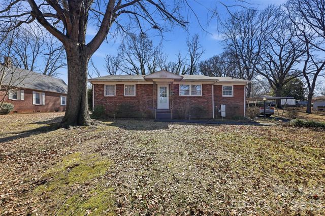 324 17th Avenue NE, Hickory, NC 28601