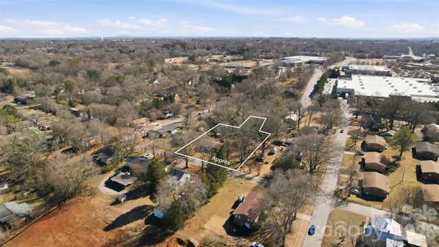 324 17th Avenue NE, Hickory, NC 28601