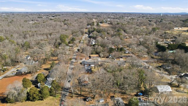 324 17th Avenue NE, Hickory, NC 28601