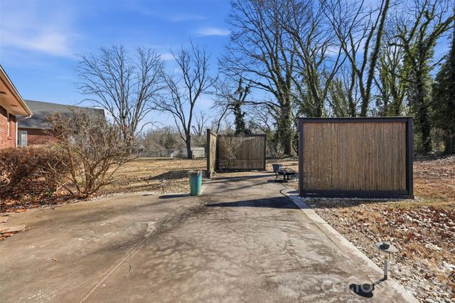 324 17th Avenue NE, Hickory, NC 28601
