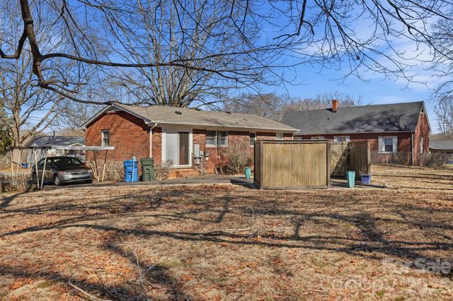 324 17th Avenue NE, Hickory, NC 28601